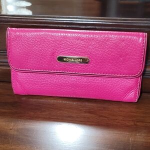 💋Michael Kors Pink Pebble Leather Wallet